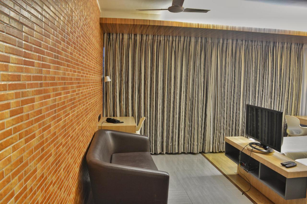 Satkar Paradise Aparthotel Манипала Екстериор снимка